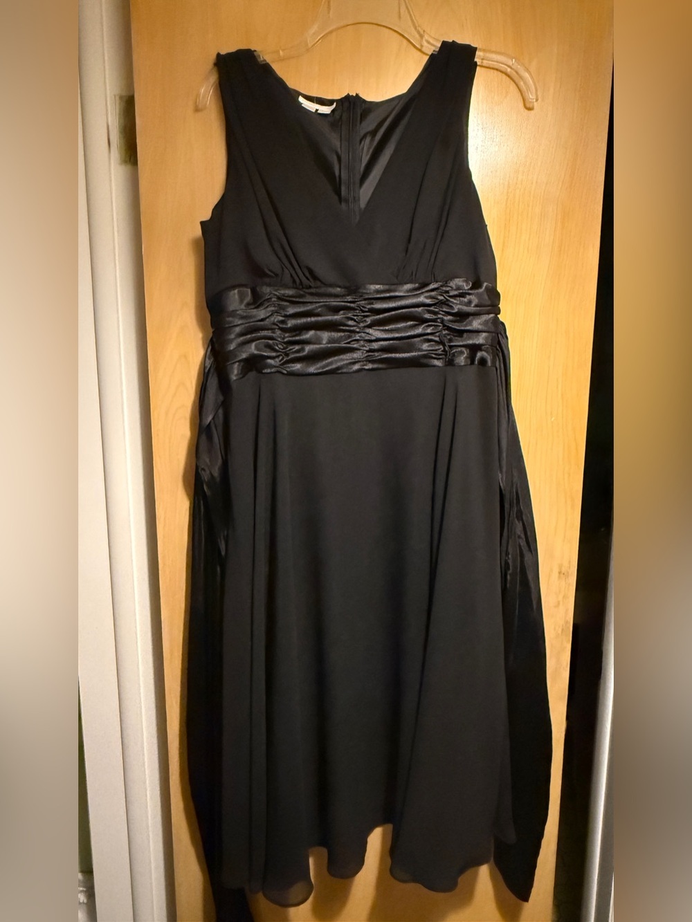 London Times Elegant Black Sleeveless Evening Dress